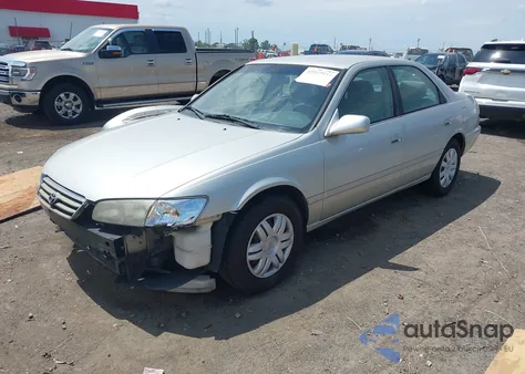 2000 Toyota Camry Le V6/Xle V6 from USA, damaged, VIN 4T1BF22KXYU100589